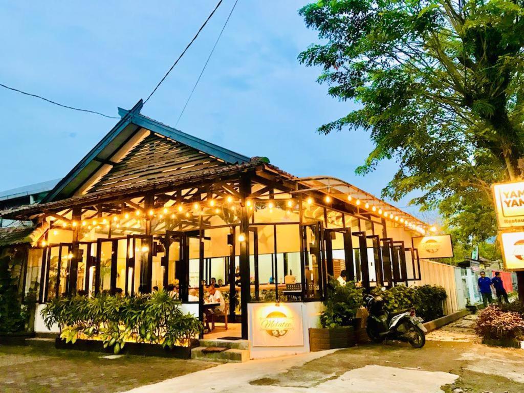 Belaya Hotel Jepara Exterior photo